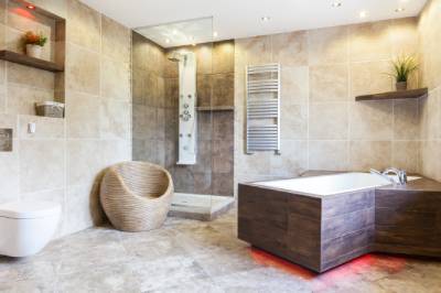 Salle de bain tendance, avec éclairages LED